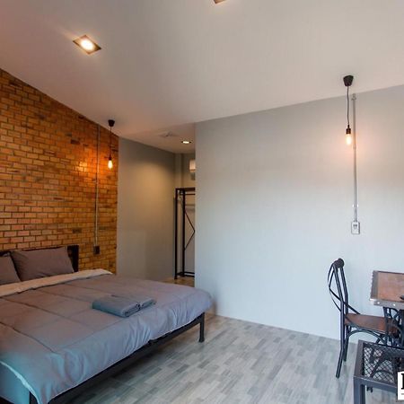 Bed Box Hotel Nakhonratchasima Buitenkant foto